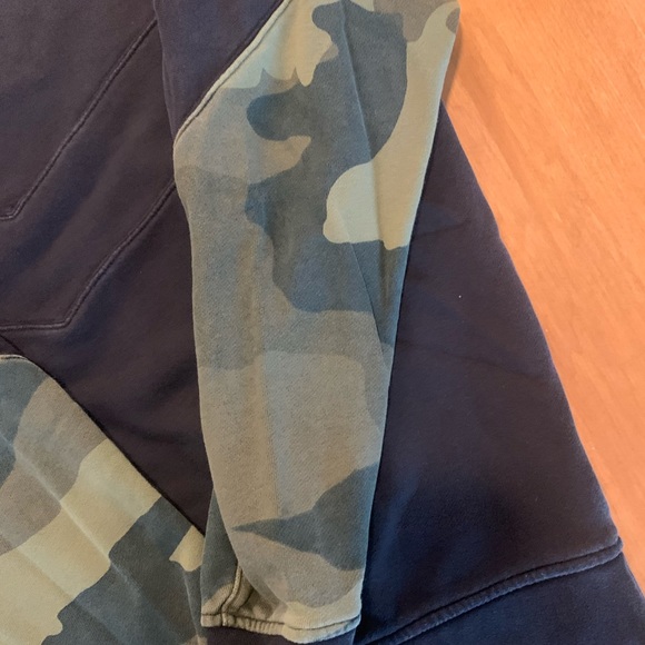 Vintage Adidas Black and Camo Crewneck Sweatshirt - Picture 5 of 6